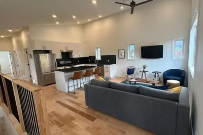 Image de The Aerie, modern condo, panoramic mountain views, Registration number\n002666\n