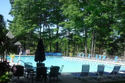 Image de 🏊♀️ Poolside Fun & Forest Views from Your Private Deck 🌸🌲🌿