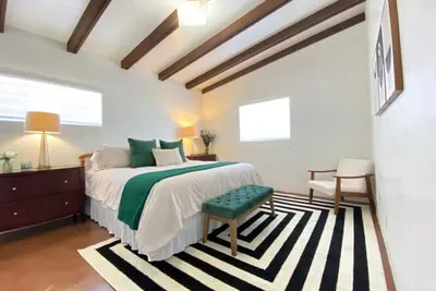 Image de Mid-century / Long Stays / Central/ 3 Br 2ba