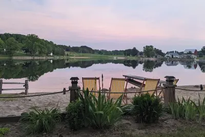 Image de Cozy A-frame with Sandy Beachfront - Stoneledge Lakehouse