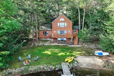 Image de Lakefront home with amazing sunrise & sunset views, game tables & water toys