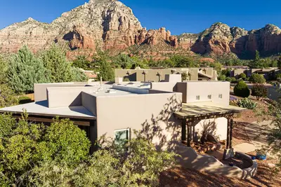 Image de Sedona Mountain View- Spectacular Red Rock Views + Walk to Trails! Location!