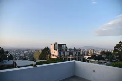 Image de 5 Bedroom Exquisite Villa in Top-view Area