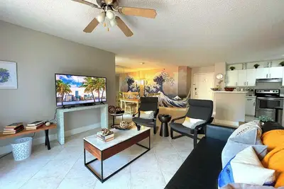 Image de Exclusive Yacht Club Condo 10 Min to the Beach
