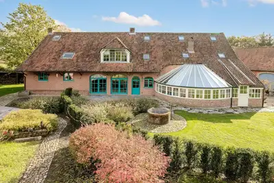 Image de Charmante ferme pour les groupes avec un jardin