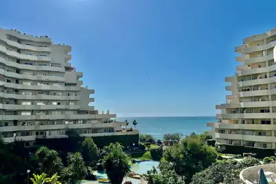 Image de Benalbeach Appartement Coquet Vue Mer & Jardin