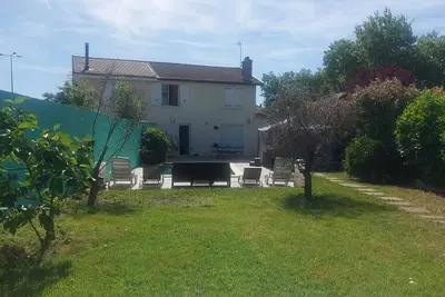 Image de Homerez - Villa spacieuse avec piscine Ă Saint-Fons