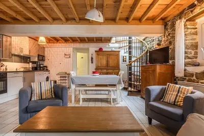 Image de Bergerie Pyrénéenne Rénovée - 4 Chambres - 8 Pers. - Jardin - Stationnement Public - 3 Stations de Ski