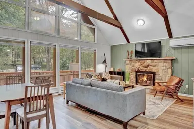 Image de Raised A Frame Chalet | Big Bass Lake | Hot Tub