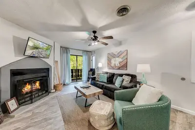 River's Song Condo- Convenient for Walking