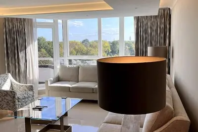 Image de Stunning Hyde Park Panorama Luxury 4-Bedroom Oasis