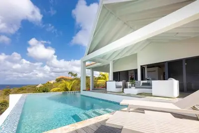 Image de Modern Vibrant Villa with Terrace & Private Pool