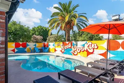 Image de Hey Good Lookin by Rebl Rentals|Dog Ok|Ac|Hot Tub|Bbq