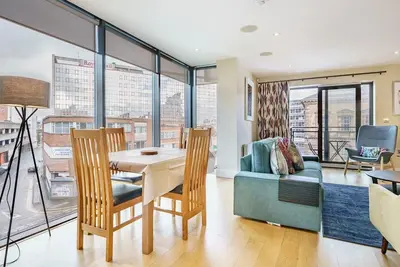Image de Pass the Keys | City Centre Incredible 2br Corner Apt with Balcony