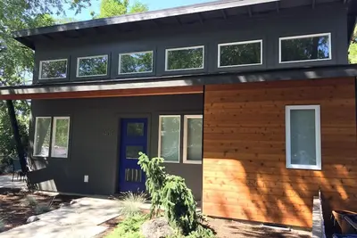 Image de Bluebird Day - Crater Retreat