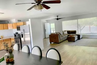 Image de Emerald Lake House- Boat Parking with a View of the Vermillion Cliffs