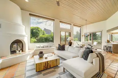 Image de Red Rock Views: Uptown Sedona Home Near Trails!