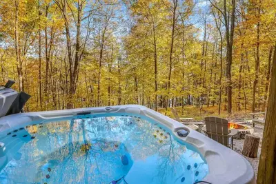Image de Rustic Private Cabin Outdoor Hot tub w/ Lake View