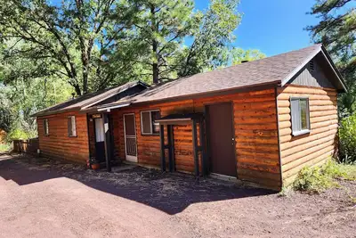 Image de On the Lake! Pet Friendly! Wood-burning Fireplace- The Blue Spruce Cabin