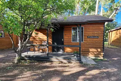 Image de Cottonwoods Cabin at Lazy Oaks Resort- Lake View!