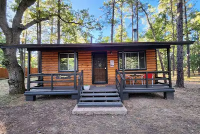 Image de Juniper Cabin at Lazy Oaks Resort