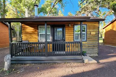 Image de Pines Cabin at The Lazy Oaks Resort