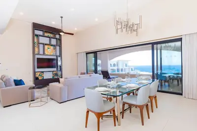 Image de Beautiful Brand New Oceanfront Resort