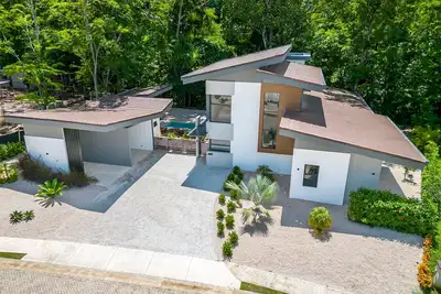Image de Ldb02 Modern house in golf Resort Reserva Conchal
