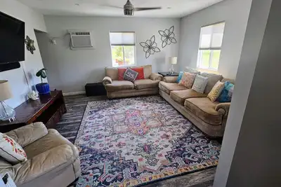 Image de Cozy Country Cottage- a farm experience, yet close to town