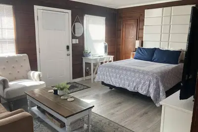 Image de Cozy Cottage In Ocean Beach just 2 blocks from the Sand!