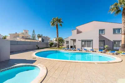 Image de Villa Rato - Cinq Chambres Villa, Couchages 10