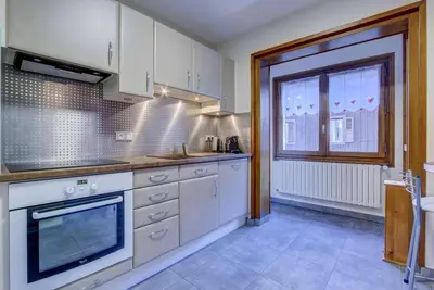 Image de 1er étage, vue pistes de ski, balcon, cheminée ou poêle à bois, parking, télévision, 118m², Morzine