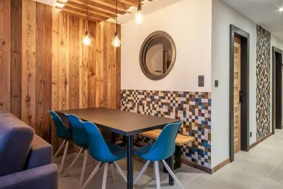 Image de 10m du centre station, 1er étage, balcon, parking, télévision, casier à ski, 47m², Morzine