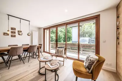 Image de Vue bâtiment, balcon, parking, télévision, casier à ski, 61m², Morzine