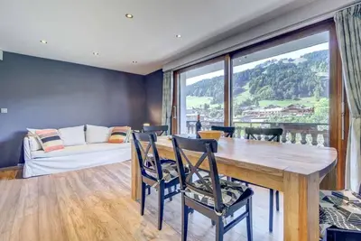 Image de 2ème étage, vue montagne, terrasse, télévision, casier à ski, 67m², Morzine