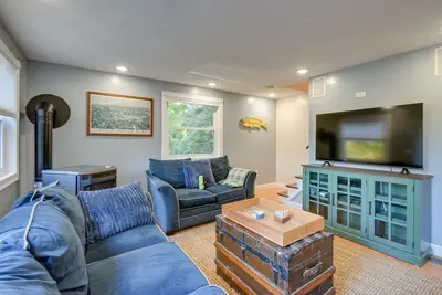 Image de Gilford Getaway w/ Mountain Views & Fire Pit!