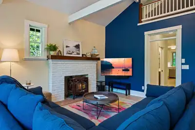 Image de Cozy Home for 4 w/Large Yard | Walk to Bay Sunsets