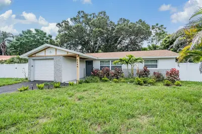 Image de Cozy Home Only A Short Drive From Multiple Beautiful Beaches