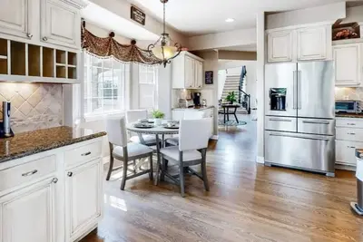 Image de Stunning Luxury Villa with Incredible Amenities! \n