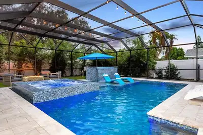 Image de Amazing Pool, 6 mi to Beach, heated pool, hot tub, fire pit, putting green