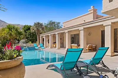 Image de Luxurious Little Tuscany Retreat, Nested at Mountain Range in Top Neighborhood