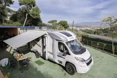 Image de Mobile Home \"Cerca De Barcelona\" avec vue sur les montagnes, terrasses partagées et jardin privé