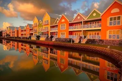 Image de Waterfront Sanctuary Serene, Grand Harbour, 2 Bed, 2 Bath, Pool, Patio