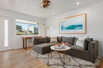 Image de The Water of Carp! 2bd 1ba, 2 Blocks to Beach, Walk Everywhere!