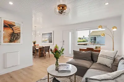 Image de The Moon of Carp! 2bd 1ba, 2 Blocks to Beach, Walk Everywhere!