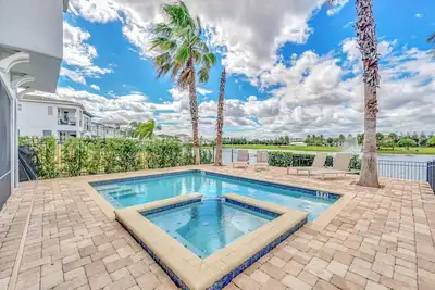 Image de Golden View | 5 Br, Themed Rooms, Game Room, West-Facing Pool