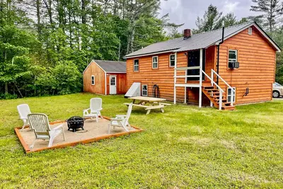Image de Renovated 2-story home with game room, firepit, foosball, air hockey near skiing