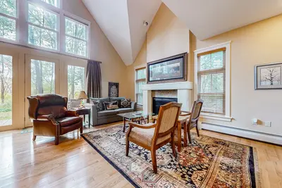 Image de Townhome with patio & on-site pool, hot tub, sauna & tennis access