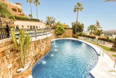 Image de Valery | Apartment with pool in Ojen