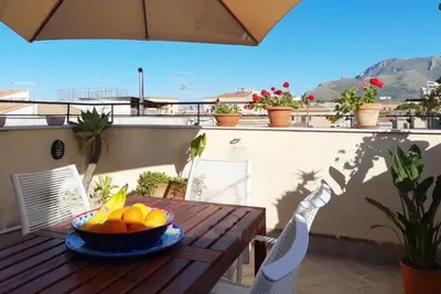 Image de [Terrace With View] Attic in old town BallarHome